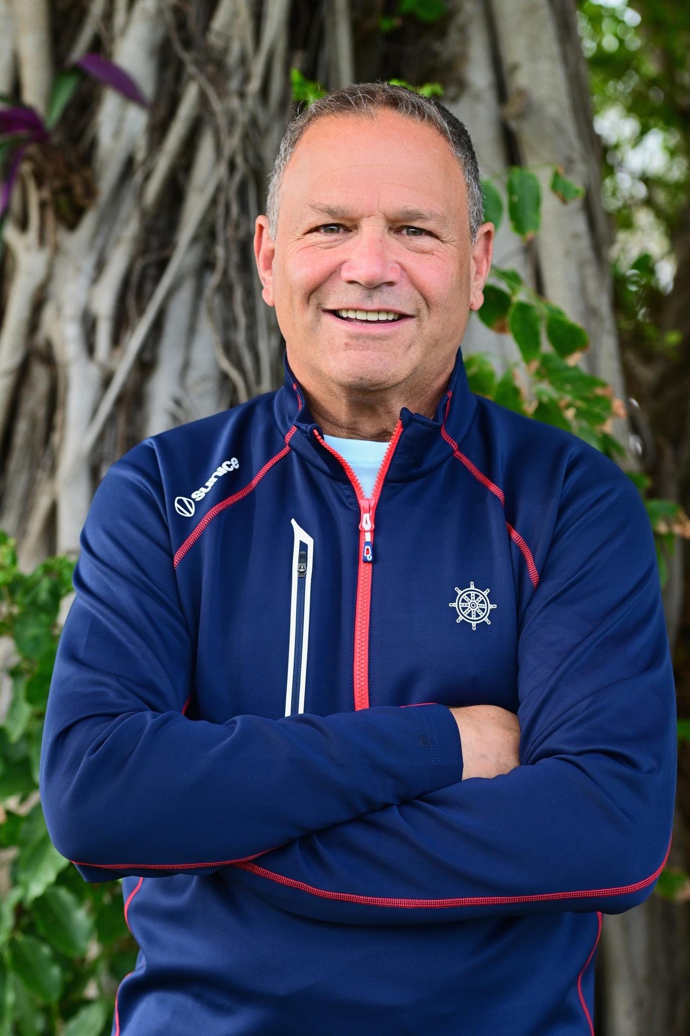 Entraîneur Ken Ackerman